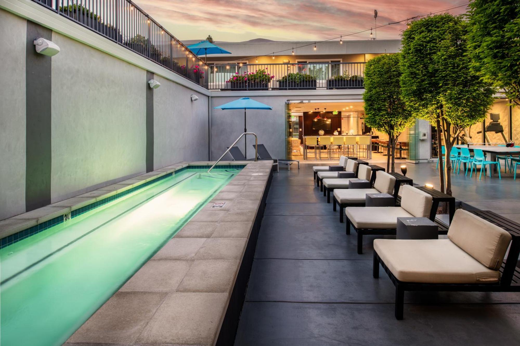 Hotel Lucent 3*