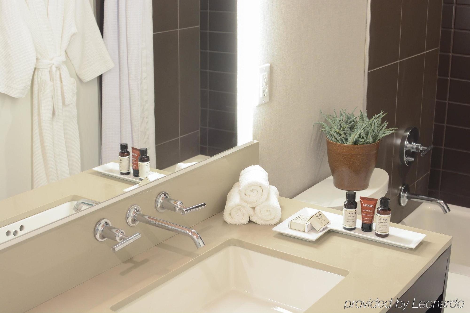 Lucent Hotel 3*